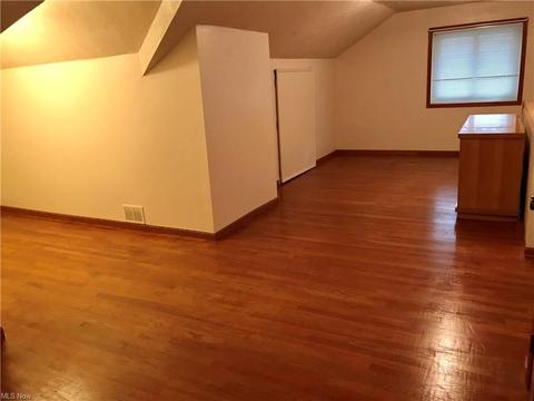 9515 Elsmere Dr, Parma, OH 44130 photo 18