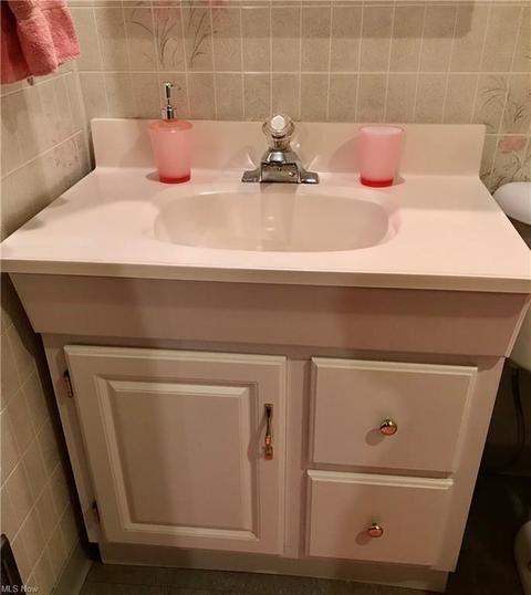 9515 Elsmere Dr, Parma, OH 44130 photo 24
