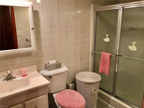 9515 Elsmere Dr, Parma, OH 44130 photo 23