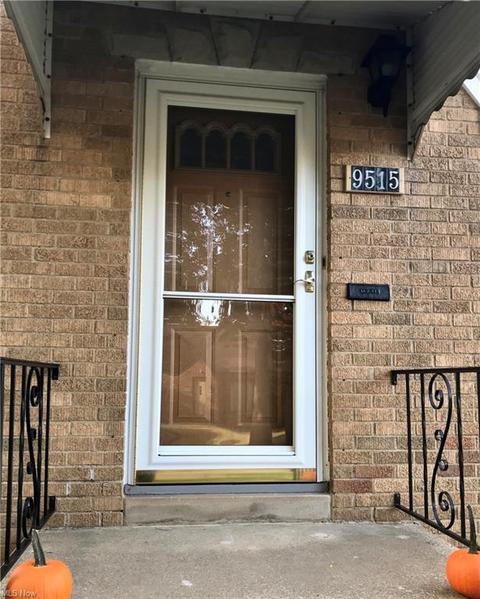 9515 Elsmere Dr, Parma, OH 44130 photo 2