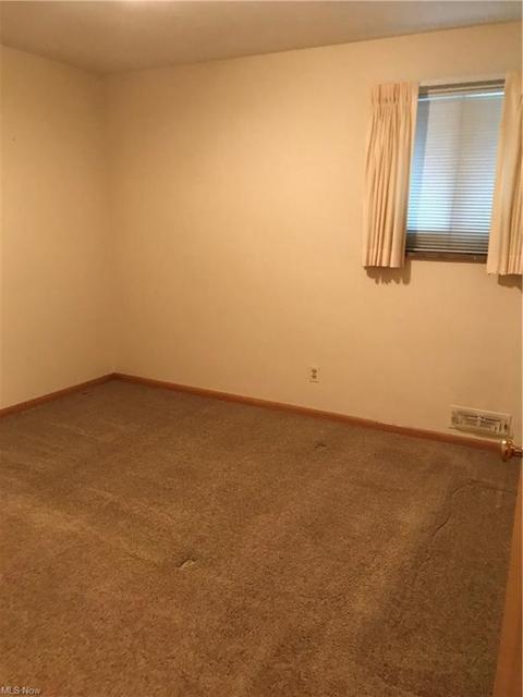 9515 Elsmere Dr, Parma, OH 44130 photo 14