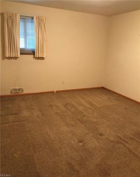 9515 Elsmere Dr, Parma, OH 44130 photo 15
