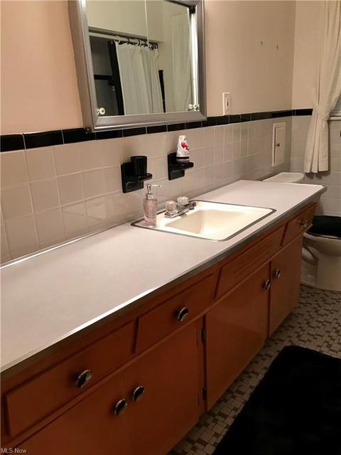 9515 Elsmere Dr, Parma, OH 44130 photo 12