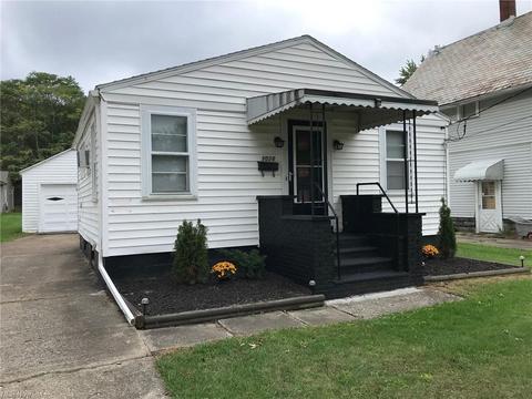 1028 Hamlin Dr, Ashtabula, OH 44004 photo 2