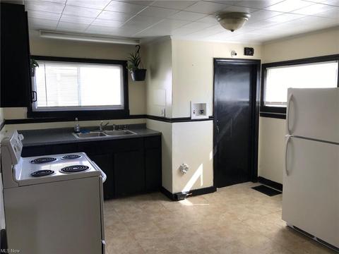 1028 Hamlin Dr, Ashtabula, OH 44004 photo 3
