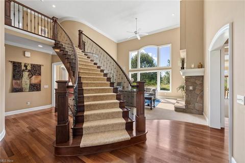37110 Broadstone Dr, Solon, OH 44139 photo 2