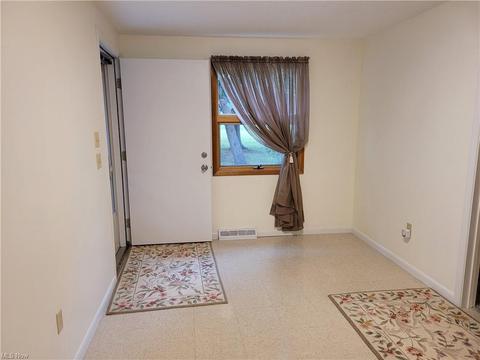 33900 Eddy Rd, Willoughby Hills, OH 44094 photo 4