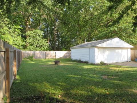 369 White Oak Dr, Elyria, OH 44035 photo 3