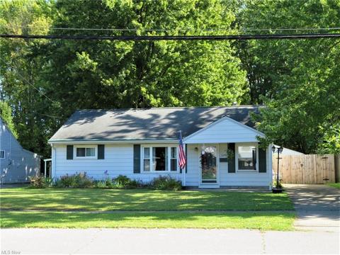 369 White Oak Dr, Elyria, OH 44035 photo 1