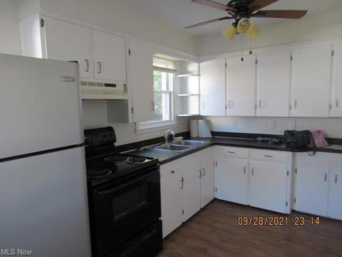 2003 E 40th St, Ashtabula, OH 44004 photo 3