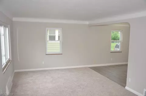 350 E 266th St, Euclid, OH 44132 photo 4