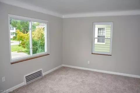 350 E 266th St, Euclid, OH 44132 photo 5