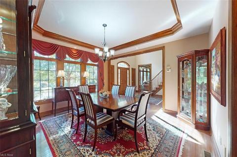 5142 Berrington Ct, Solon, OH 44139 photo 2