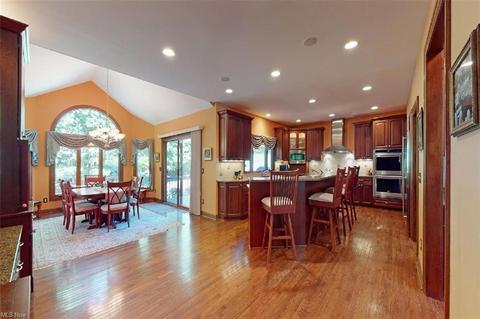 5142 Berrington Ct, Solon, OH 44139 photo 5