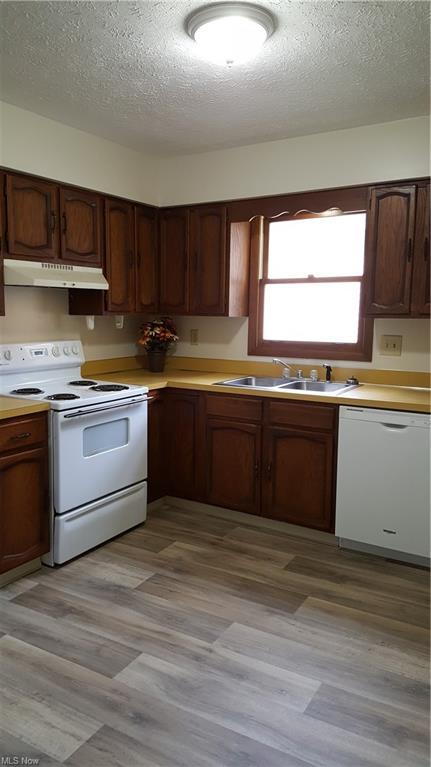 205 3rd St, Wadsworth, OH 44281 photo 3