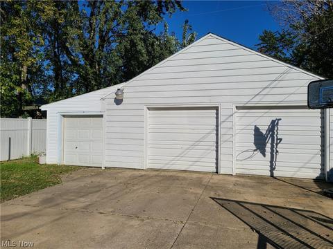 175 Roosevelt Ave, Elyria, OH 44035 photo 3