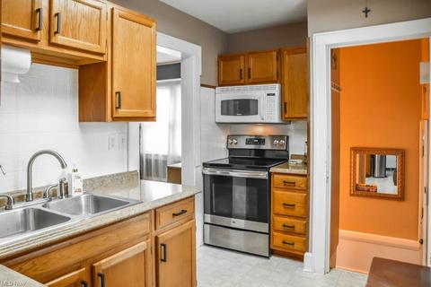 340 Malacca St, Akron, OH 44305 photo 5
