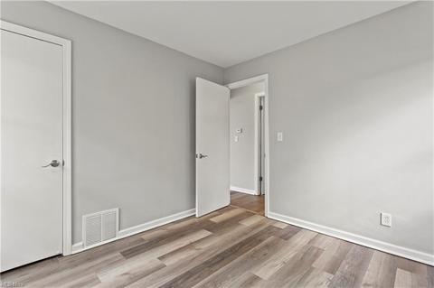 633 Eastern Heights Blvd, Elyria, OH 44035 photo 12