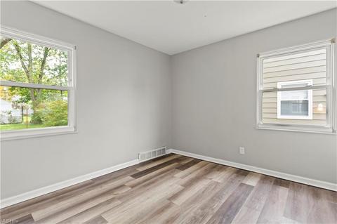 633 Eastern Heights Blvd, Elyria, OH 44035 photo 11