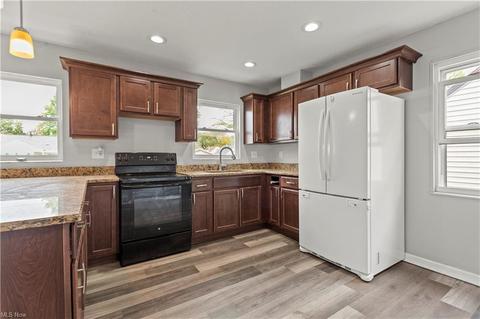 633 Eastern Heights Blvd, Elyria, OH 44035 photo 7