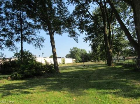 637 Hilliard Rd, Elyria, OH 44035 photo 2