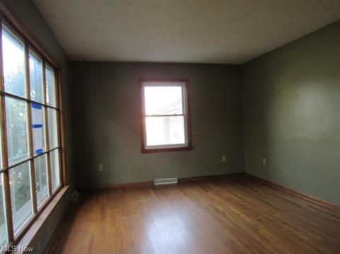 637 Hilliard Rd, Elyria, OH 44035 photo 3