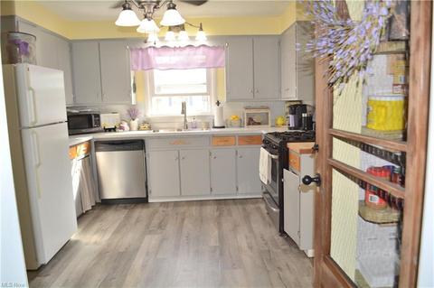 2127 E 40th St, Ashtabula, OH 44004 photo 8