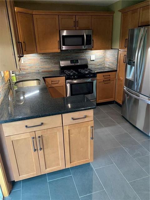 965 Learidge Rd, Lyndhurst, OH 44124 photo 4