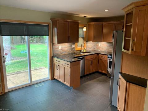 965 Learidge Rd, Lyndhurst, OH 44124 photo 3