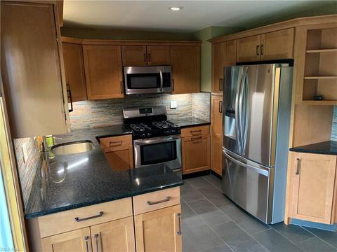 965 Learidge Rd, Lyndhurst, OH 44124 photo 2
