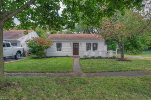 133 Roosevelt Ave, Elyria, OH 44035 photo 4