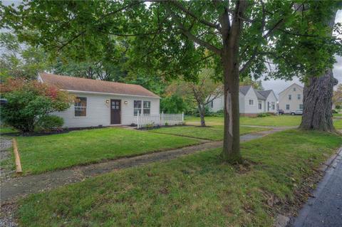133 Roosevelt Ave, Elyria, OH 44035 photo 2