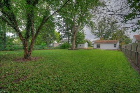133 Roosevelt Ave, Elyria, OH 44035 photo 8