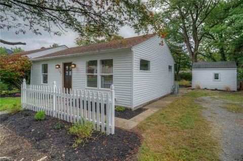 133 Roosevelt Ave, Elyria, OH 44035 photo 1