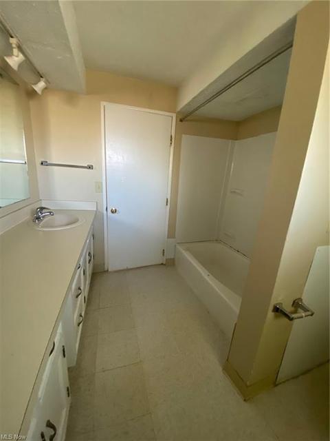 30060 Robert St, Wickliffe, OH 44092 photo 9