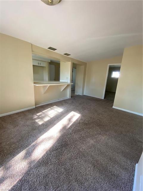 30060 Robert St, Wickliffe, OH 44092 photo 3