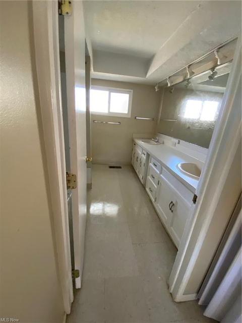 30060 Robert St, Wickliffe, OH 44092 photo 7