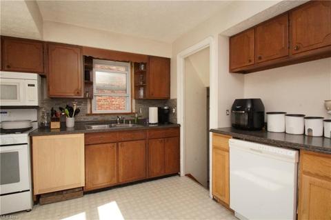 3408 Maplecrest Ave, Parma, OH 44134 photo 6