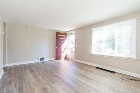 2703 Gilbert Ave NE, Canton, OH 44705 photo 3