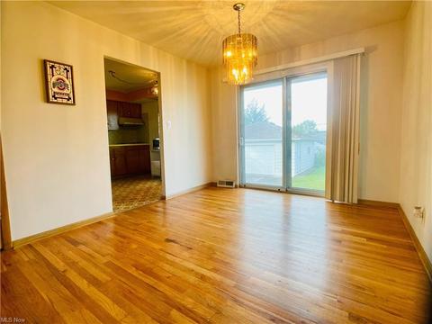 3740 Hetzel Dr, Parma, OH 44134 photo 6