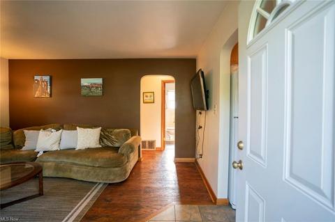 102 E Ingleside Dr, Coventry, OH 44319 photo 4