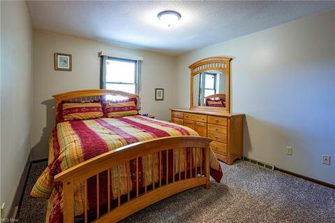 140 Devonshire Ct, Elyria, OH 44035 photo 16