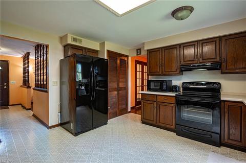 140 Devonshire Ct, Elyria, OH 44035 photo 7