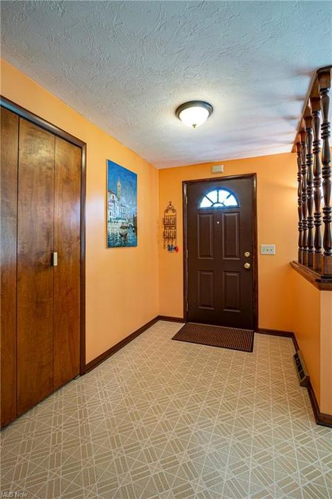 140 Devonshire Ct, Elyria, OH 44035 photo 2