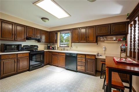 140 Devonshire Ct, Elyria, OH 44035 photo 5