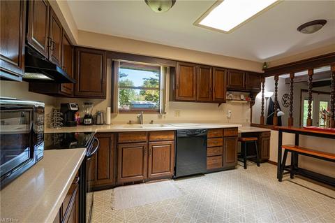 140 Devonshire Ct, Elyria, OH 44035 photo 6