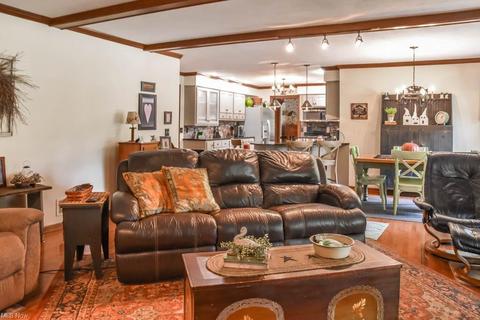 1741 Summerchase Rd NE, Canton, OH 44721 photo 2
