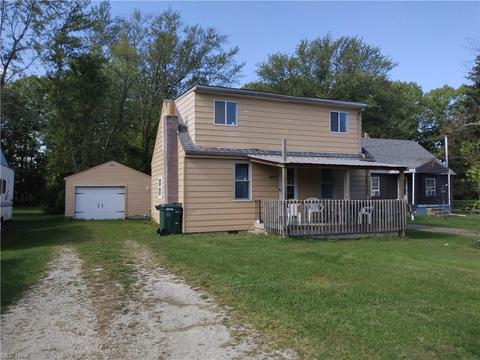 5015 Blakeslee St, Ashtabula, OH 44004 photo 2
