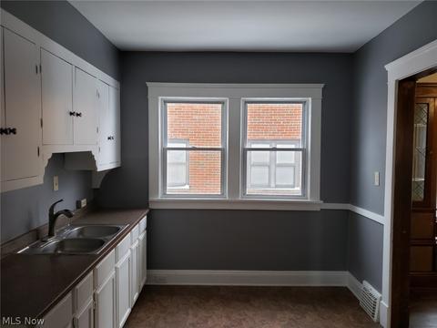 3712 Pershing Ave, Parma, OH 44134 photo 4