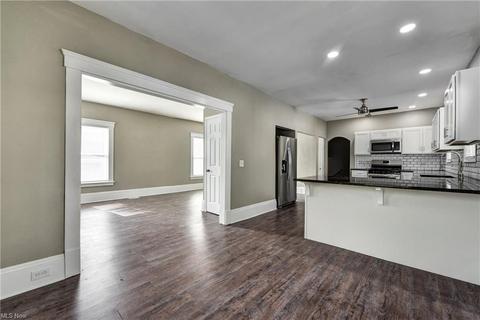 160 Beebe Ave, Elyria, OH 44035 photo 6